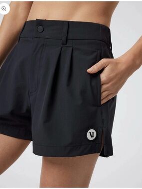 VUORI | black solar short